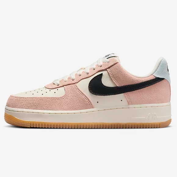 Nike Air Force 1'07
Women's Shoes - Picture 2 of 16